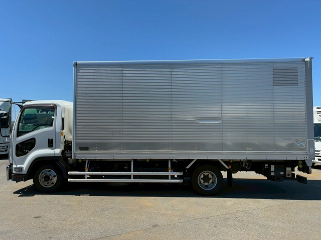 ワンオーナー240馬力6速マニュアルMT4t8tドライバン箱車|中古トラックの販売・買取・査定のアイナビ