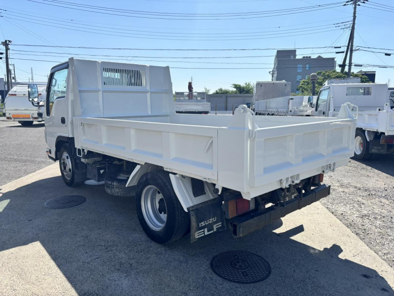 低床ダンプ 積載3000kg MT6速 新明和製|中古トラックの販売・買取・査定のアイナビ
