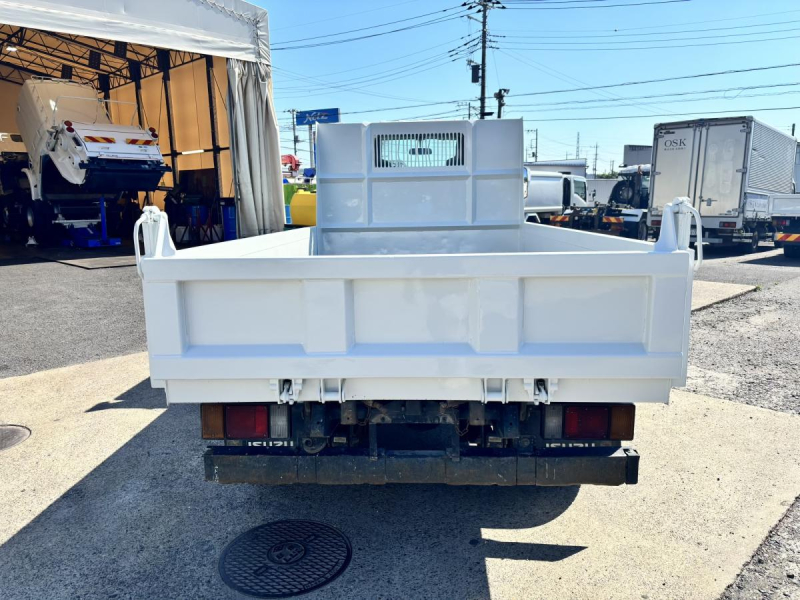 低床ダンプ 積載3000kg MT6速 新明和製|中古トラックの販売・買取・査定のアイナビ