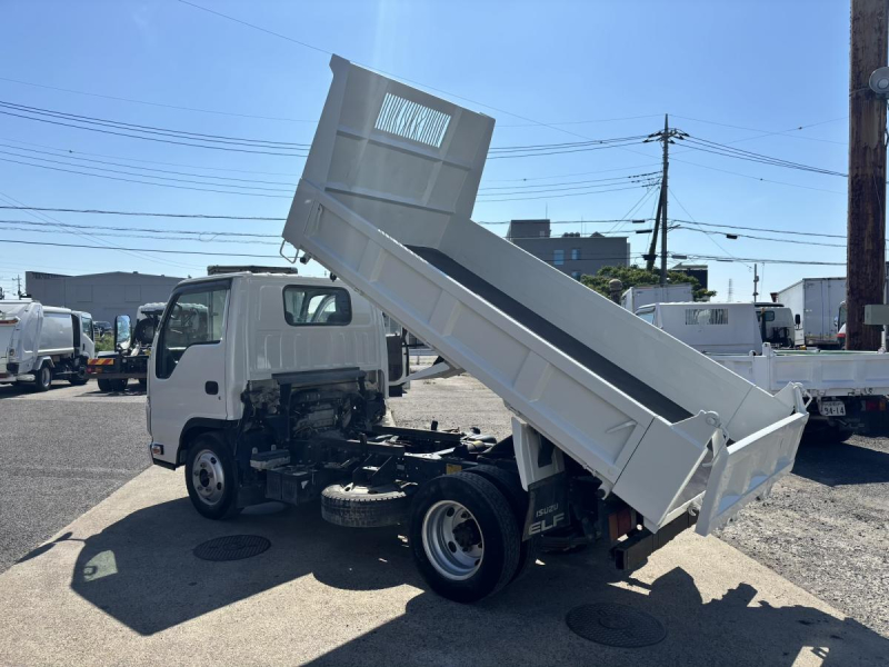 低床ダンプ 積載3000kg MT6速 新明和製|中古トラックの販売・買取・査定のアイナビ