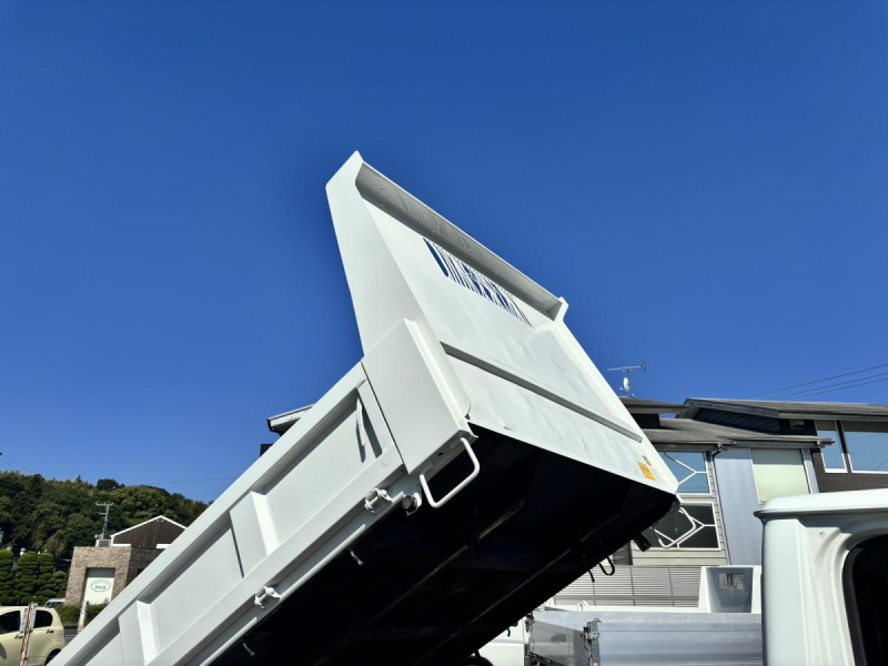 低床ダンプ 積載3000kg MT6速 新明和製|中古トラックの販売・買取・査定のアイナビ