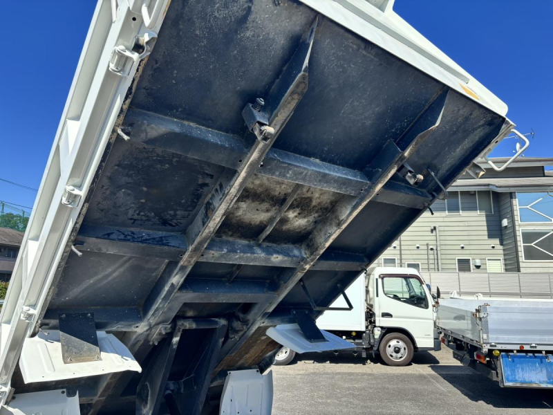 低床ダンプ 積載3000kg MT6速 新明和製|中古トラックの販売・買取・査定のアイナビ