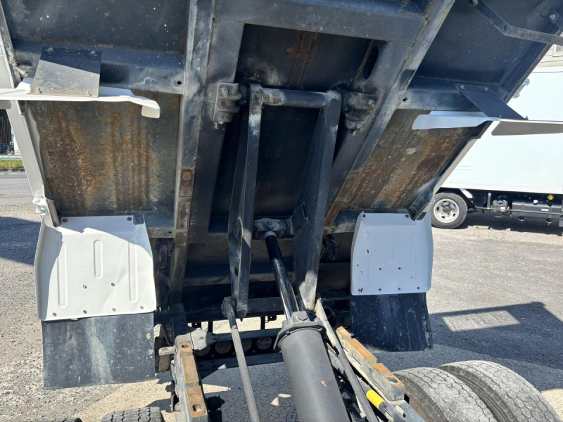 低床ダンプ 積載3000kg MT6速 新明和製|中古トラックの販売・買取・査定のアイナビ