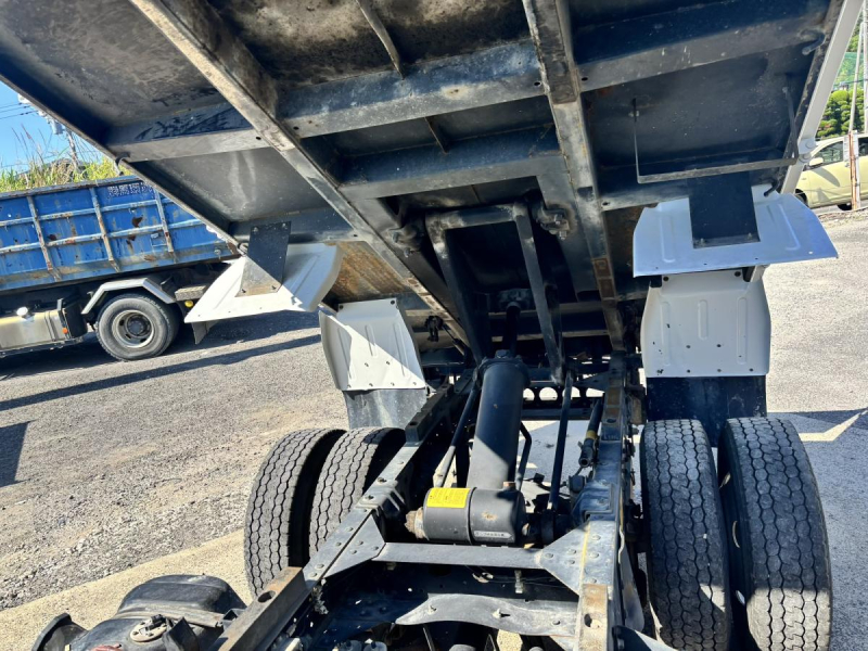 低床ダンプ 積載3000kg MT6速 新明和製|中古トラックの販売・買取・査定のアイナビ