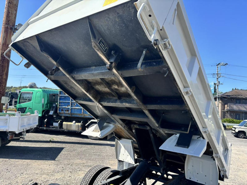 低床ダンプ 積載3000kg MT6速 新明和製|中古トラックの販売・買取・査定のアイナビ