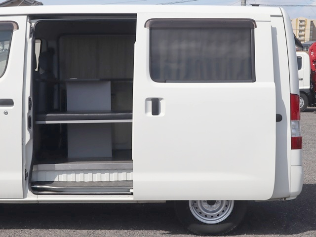 積載450Kg　事務室車　2人乗り　荷室テーブル・椅子|中古トラックの販売・買取・査定のアイナビ