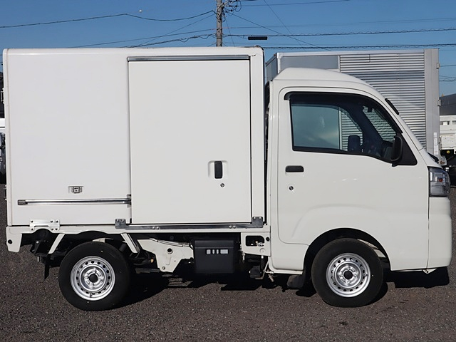 FRP中温冷凍車|中古トラックの販売・買取・査定のアイナビ