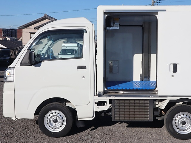 FRP中温冷凍車|中古トラックの販売・買取・査定のアイナビ