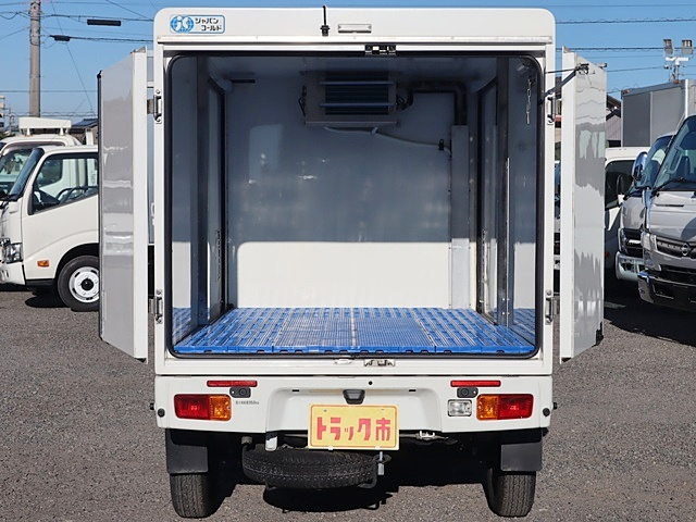 FRP中温冷凍車|中古トラックの販売・買取・査定のアイナビ