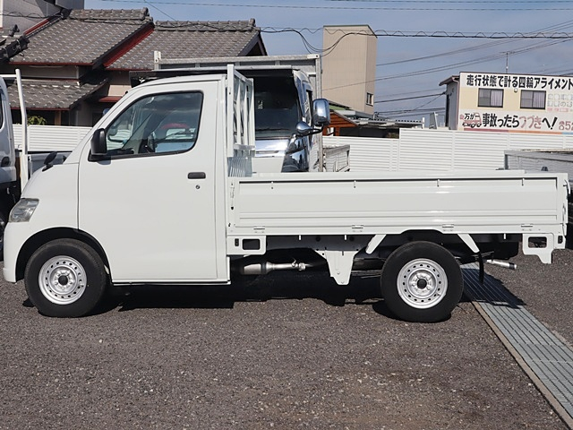 DX　Xエディション　平ボディ　積載800KG|中古トラックの販売・買取・査定のアイナビ