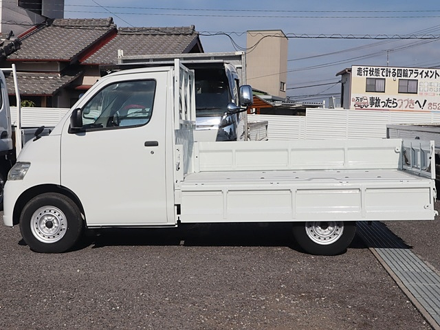 DX　Xエディション　平ボディ　積載800KG|中古トラックの販売・買取・査定のアイナビ