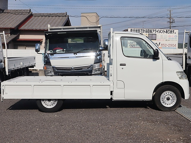 DX　Xエディション　平ボディ　積載800KG|中古トラックの販売・買取・査定のアイナビ
