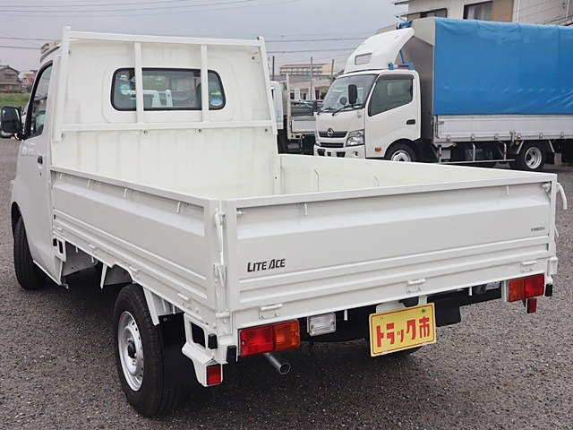 積載800Kg　平ボディ　車両総重量2050Kg　AT限定|中古トラックの販売・買取・査定のアイナビ