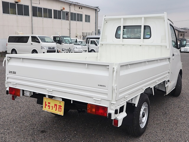 積載800Kg　平ボディ　車両総重量2050Kg　AT限定|中古トラックの販売・買取・査定のアイナビ