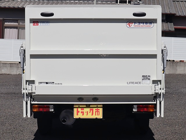 平ボディ 垂直パワーゲート 積載700kg|中古トラックの販売・買取・査定のアイナビ