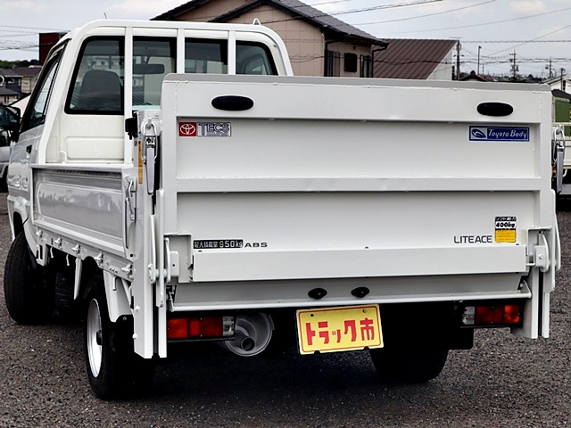 垂直パワーゲート 平ボディ 積載950KG トヨタ車体|中古トラックの販売・買取・査定のアイナビ