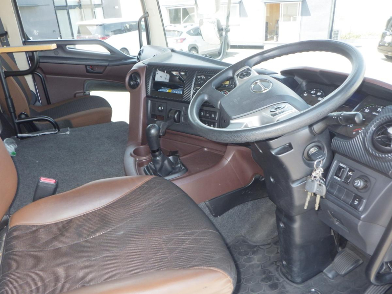 4軸低床 10mボデー スーパーハイルーフ ショートキャブ|中古トラックの販売・買取・査定のアイナビ