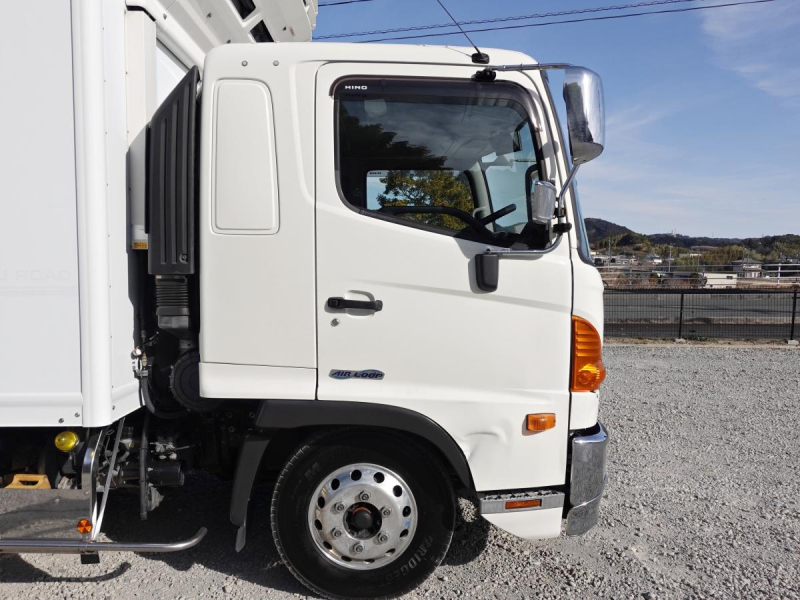 積載2.9tワイド低温冷蔵冷凍|中古トラックの販売・買取・査定のアイナビ