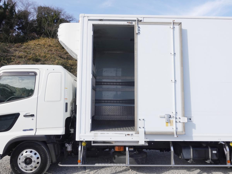 積載2.9tワイド低温冷蔵冷凍|中古トラックの販売・買取・査定のアイナビ