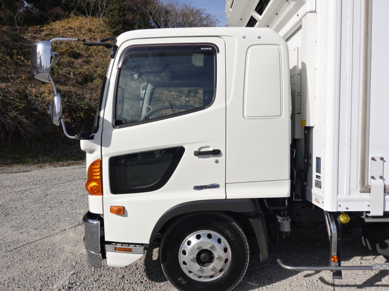 積載2.9tワイド低温冷蔵冷凍|中古トラックの販売・買取・査定のアイナビ