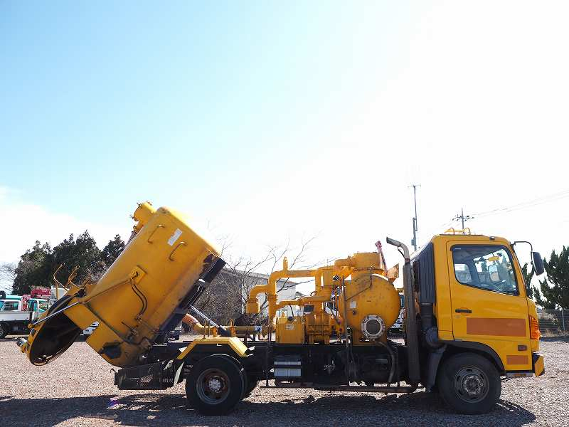日野レンジャー新明和製強力吸引車汚泥吸引車|中古トラックの販売・買取・査定のアイナビ