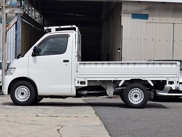 積載750Kg 平ボディ スチールデッキ 鳥居加工|中古トラックの販売・買取・査定のアイナビ