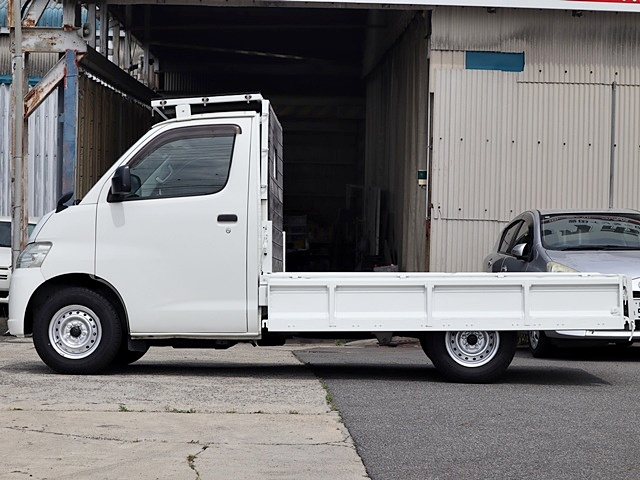 積載750Kg 平ボディ スチールデッキ 鳥居加工|中古トラックの販売・買取・査定のアイナビ