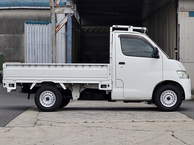 積載750Kg 平ボディ スチールデッキ 鳥居加工|中古トラックの販売・買取・査定のアイナビ