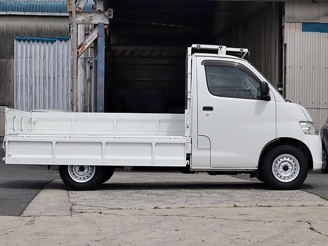 積載750Kg 平ボディ スチールデッキ 鳥居加工|中古トラックの販売・買取・査定のアイナビ