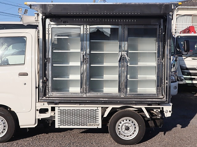 移動販売車 4WD 冷蔵冷凍装置付 AT限定免許対応|中古トラックの販売・買取・査定のアイナビ