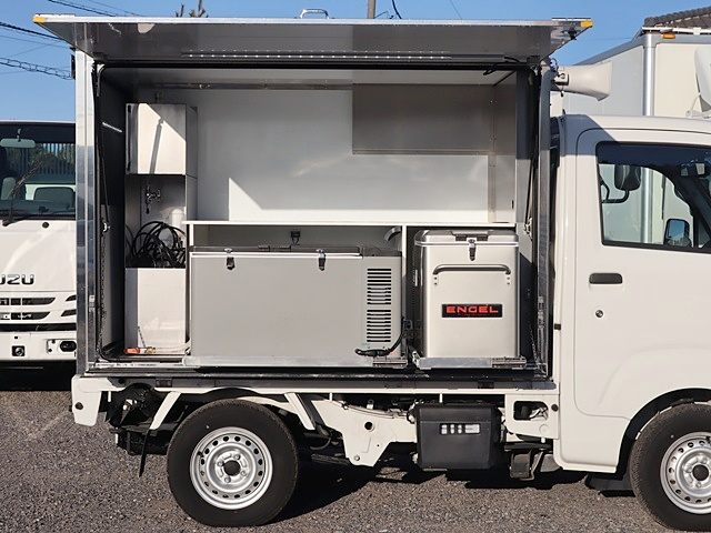 移動販売車 4WD 冷蔵冷凍装置付 AT限定免許対応|中古トラックの販売・買取・査定のアイナビ