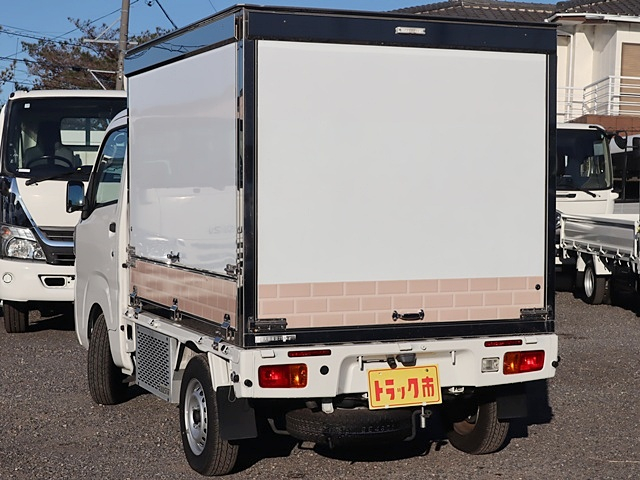 移動販売車 4WD 冷蔵冷凍装置付 AT限定免許対応|中古トラックの販売・買取・査定のアイナビ