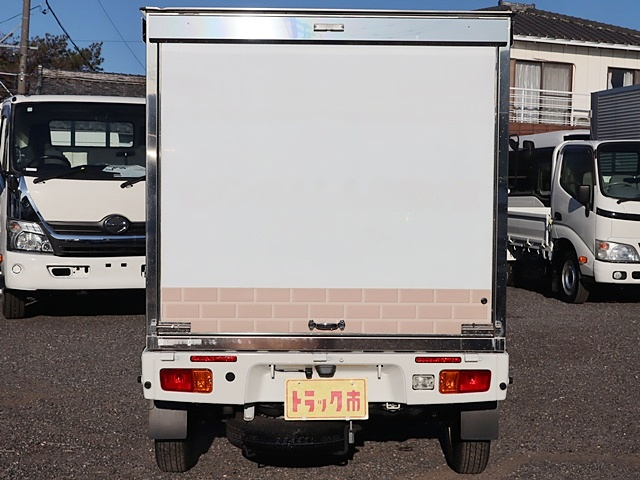 移動販売車 4WD 冷蔵冷凍装置付 AT限定免許対応|中古トラックの販売・買取・査定のアイナビ