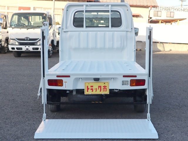 平ボディ 垂直式テールリフト|中古トラックの販売・買取・査定のアイナビ
