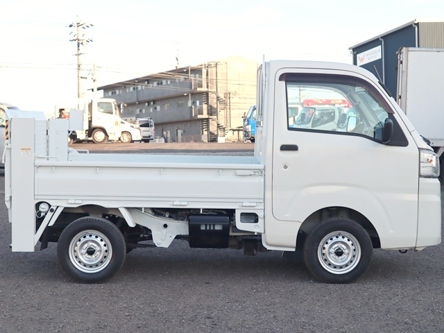 平ボディ 垂直式テールリフト|中古トラックの販売・買取・査定のアイナビ