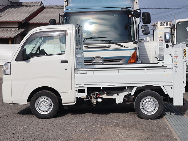 積載350Kg　平ボディ　新明和　垂直パワーゲート　特装車|中古トラックの販売・買取・査定のアイナビ