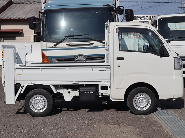 積載350Kg　平ボディ　新明和　垂直パワーゲート　特装車|中古トラックの販売・買取・査定のアイナビ