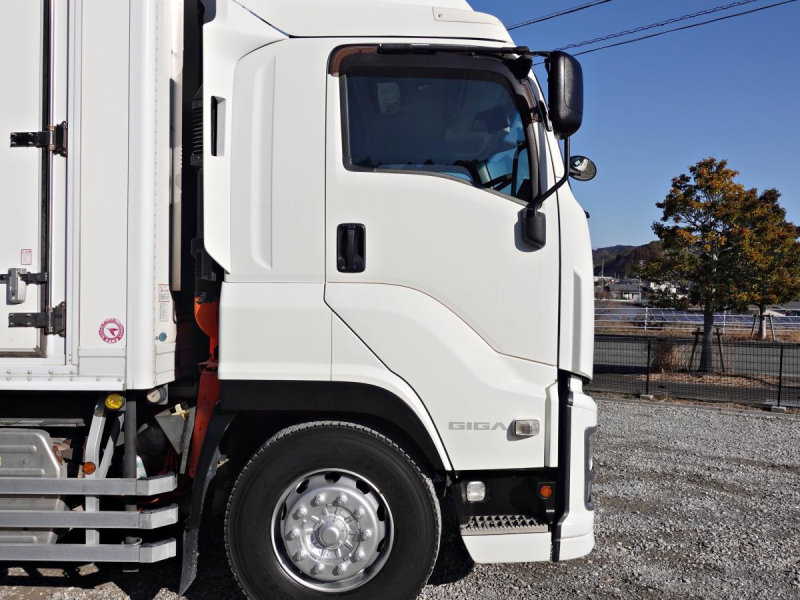 スタンバイ付き低温冷蔵冷凍2エバ大型|中古トラックの販売・買取・査定のアイナビ