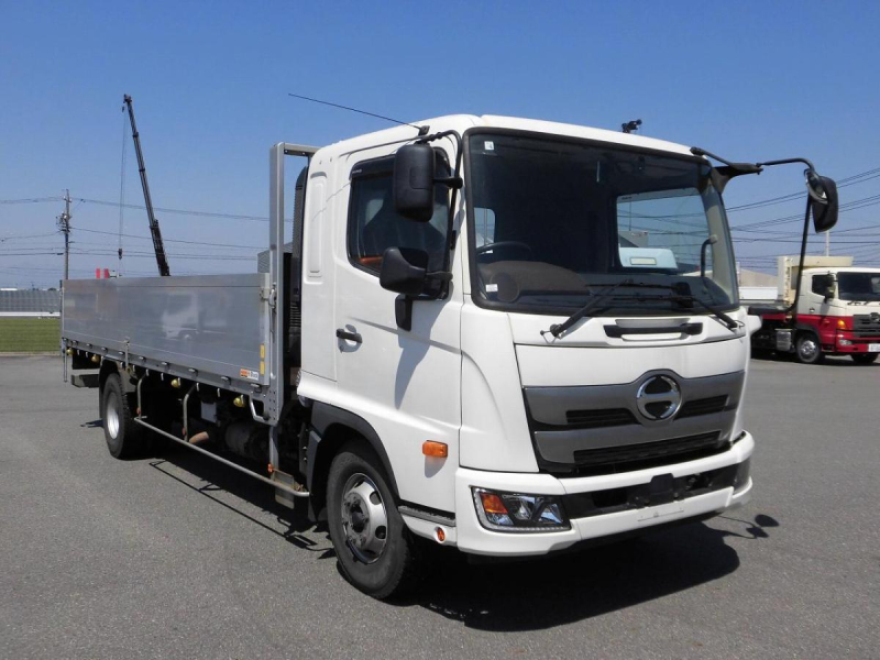 30年式　日野　4tアルミ平　床鉄板張り　62m　240馬力|中古トラックの販売・買取・査定のアイナビ
