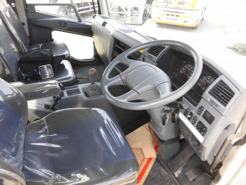 28年 三菱 希少の6段ブーム リアアウトリガー 増トン6.500㎏|中古トラックの販売・買取・査定のアイナビ