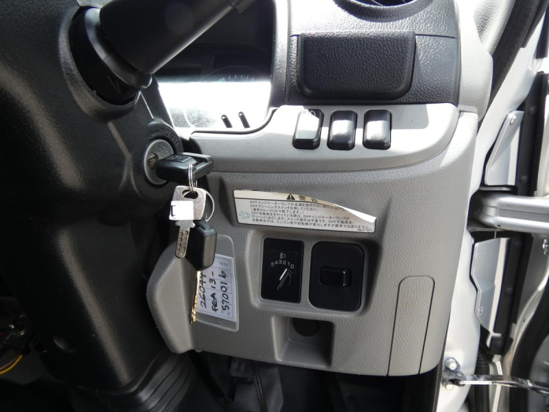 1.95トン オートマ パネルバン260449|中古トラックの販売・買取・査定のアイナビ