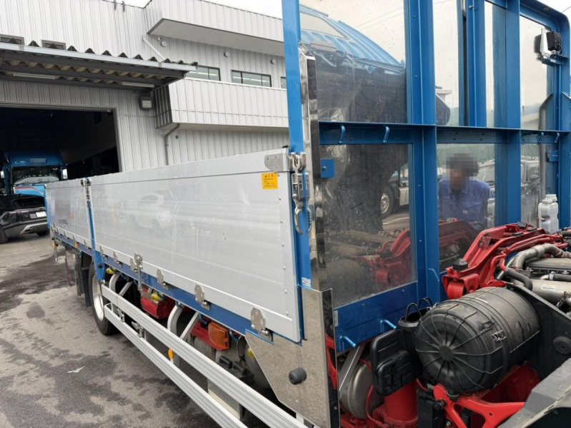 R6年式増トンアルミブロックワイド6万kmワンオーナー車|中古トラックの販売・買取・査定のアイナビ