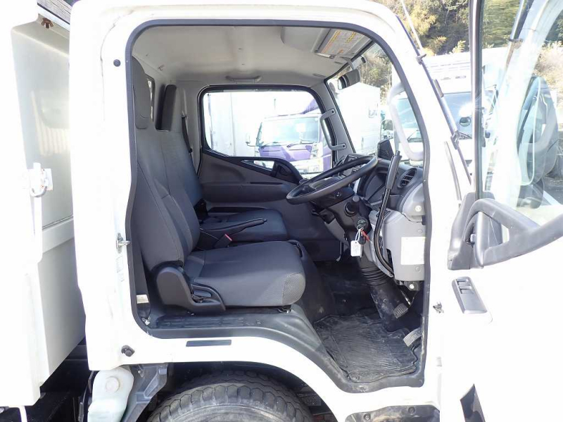 走行13千km 極東 ダンプ 最大積載3000KG コボレーン付|中古トラックの販売・買取・査定のアイナビ