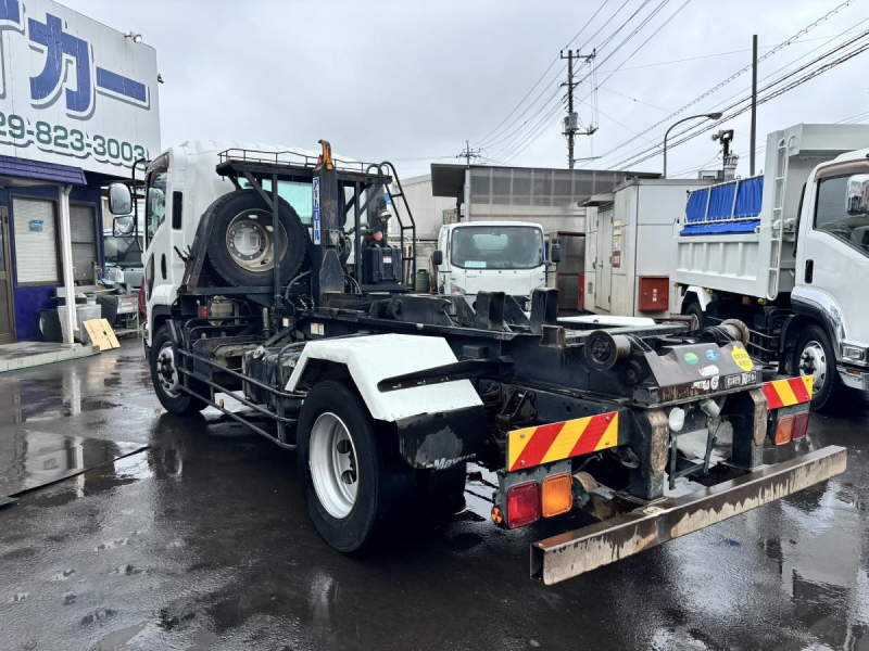 増トンアームロール 新明和製 積載7700kg 240馬力|中古トラックの販売・買取・査定のアイナビ