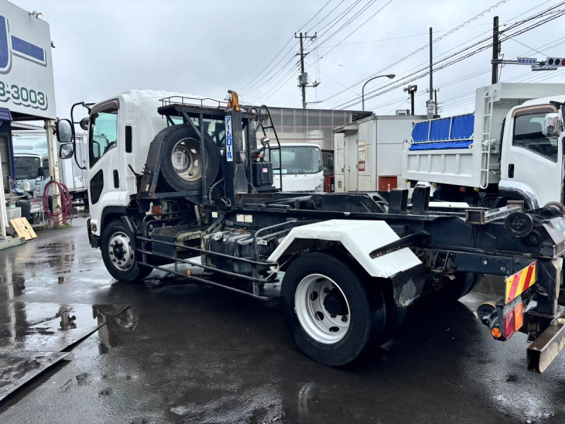 増トンアームロール 新明和製 積載7700kg 240馬力|中古トラックの販売・買取・査定のアイナビ