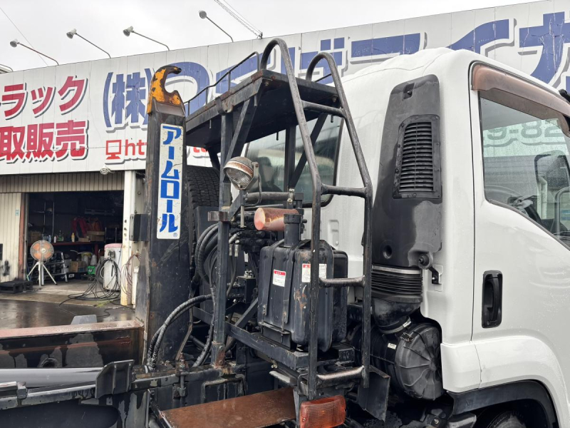 増トンアームロール 新明和製 積載7700kg 240馬力|中古トラックの販売・買取・査定のアイナビ