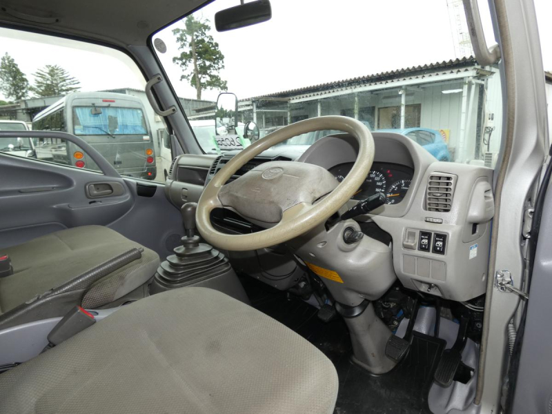 H251.2トン Wキャブ平ボディー三方開|中古トラックの販売・買取・査定のアイナビ