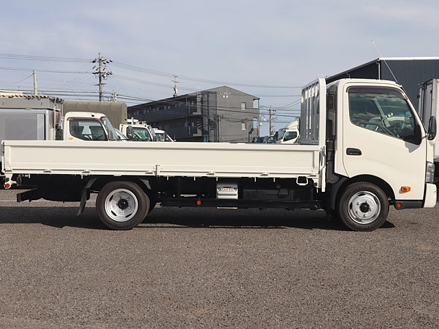平ボディ　2t　ワイドロング　全低床　車両総重量4965kg|中古トラックの販売・買取・査定のアイナビ