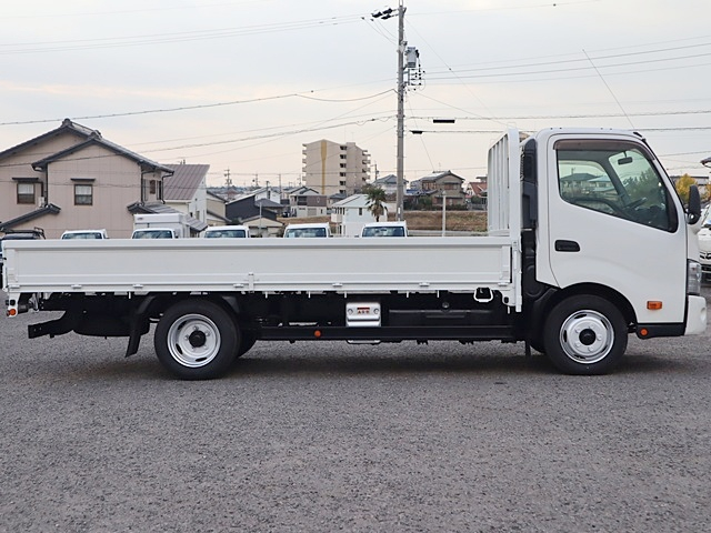平ボディ　2t　ワイドロング全低床　車両総重量4965KG|中古トラックの販売・買取・査定のアイナビ
