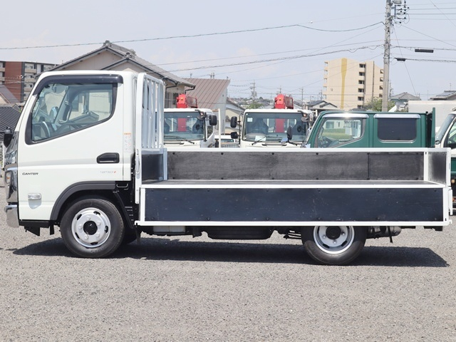 平ボディ　積載2t　標準10尺全低床　車両総重量4415KG|中古トラックの販売・買取・査定のアイナビ